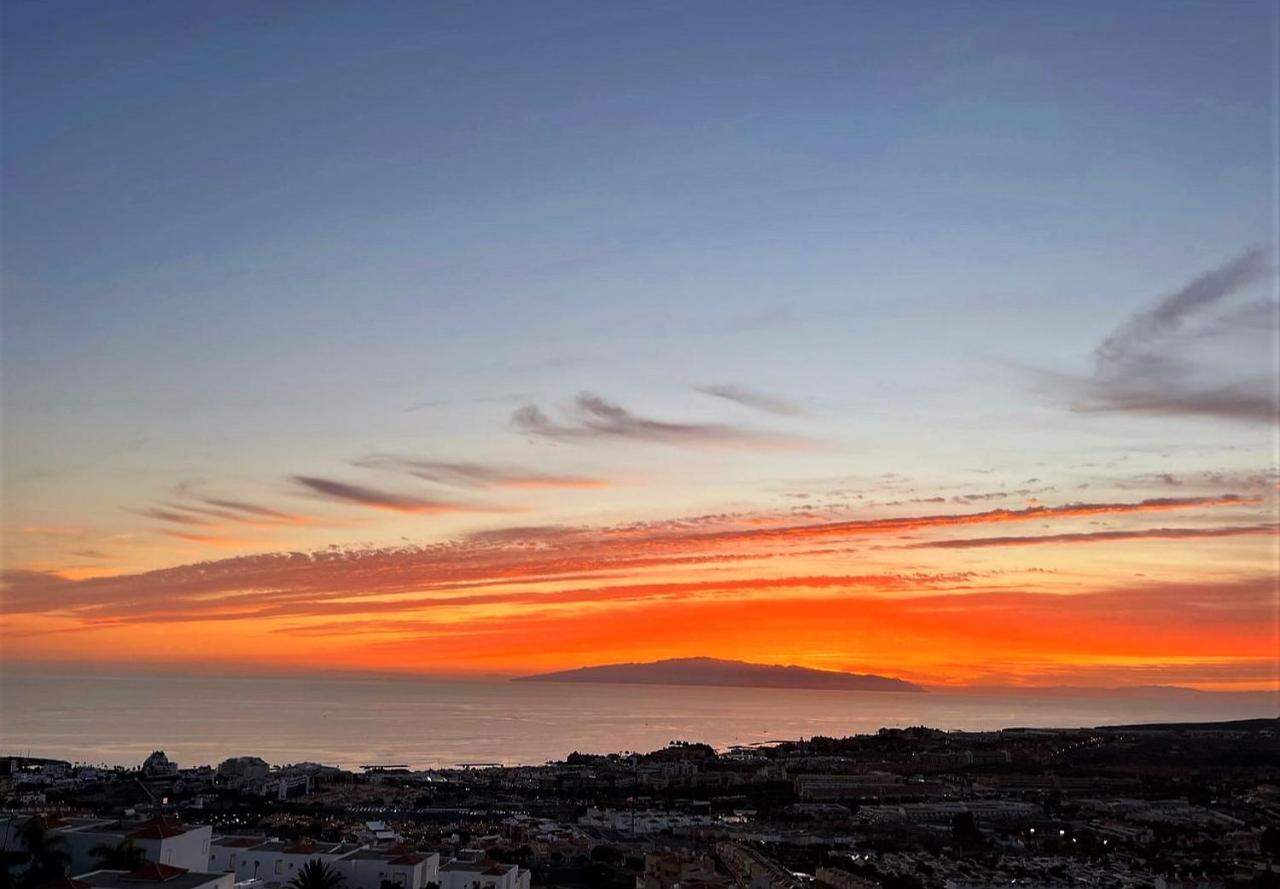 LUXURY PENTHOUSE, Best Sunset, Fast WiFi, Heated Pool Costa Adeje  Exterior foto